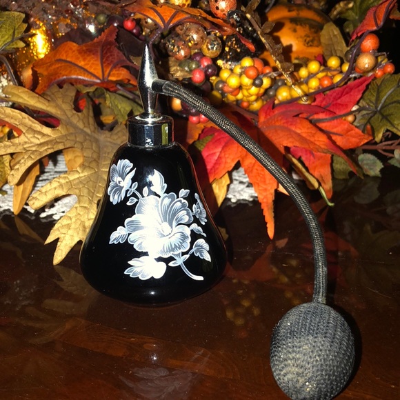 Lot of 2 Vintage I W Rice Perfume Atomizers and one vintage clear crystal glass - Picture 3 of 12